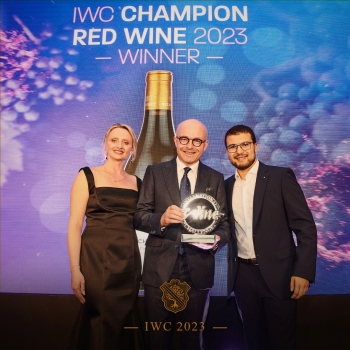 Laurent Delaunay reçoit le trophée du Champion Red Wine